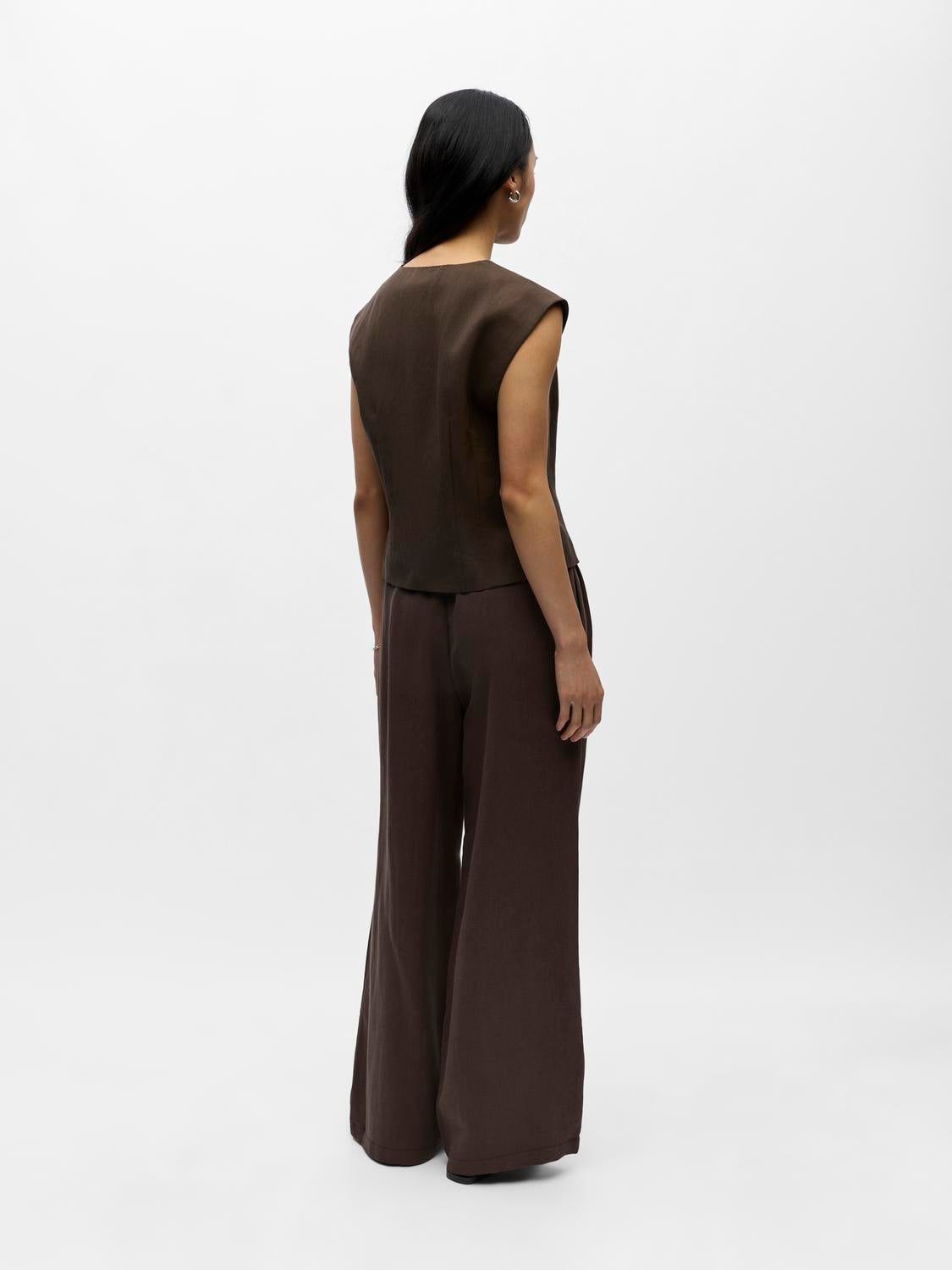 model_shot-back